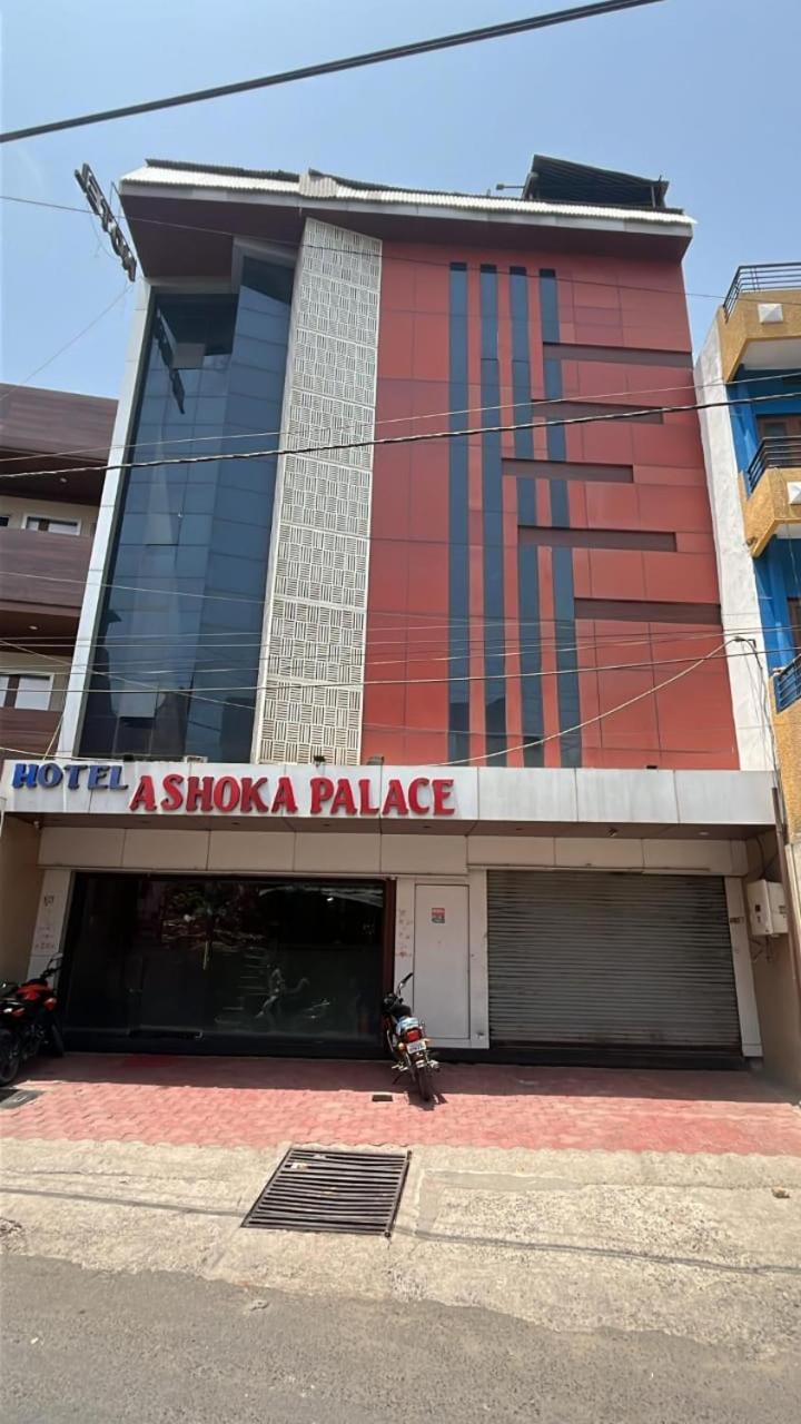 אויאיין Hotel Ashoka Palace מראה חיצוני תמונה