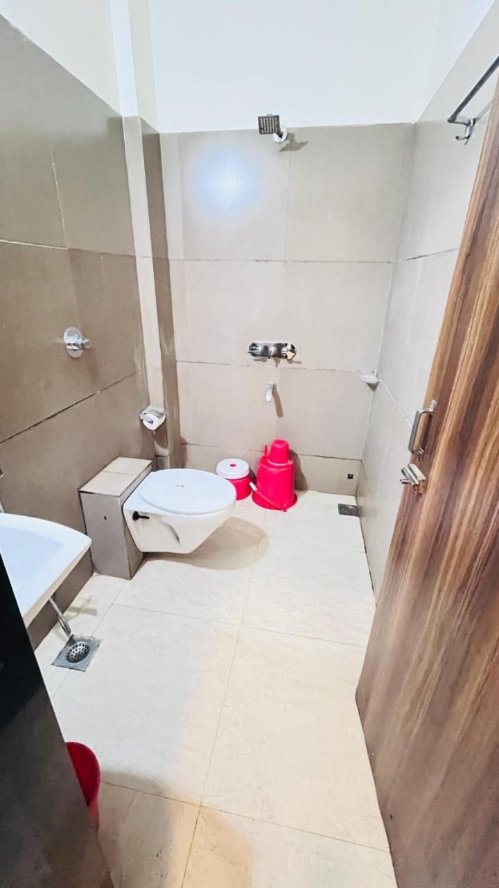 אויאיין Hotel Ashoka Palace מראה חיצוני תמונה