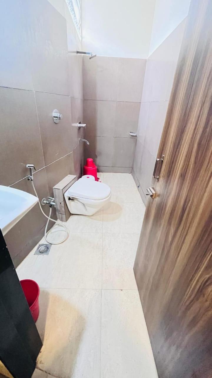 אויאיין Hotel Ashoka Palace מראה חיצוני תמונה