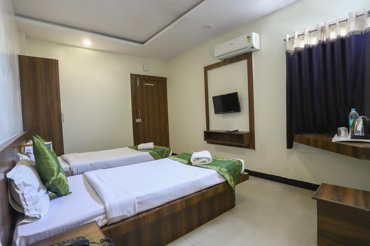 אויאיין Hotel Ashoka Palace מראה חיצוני תמונה