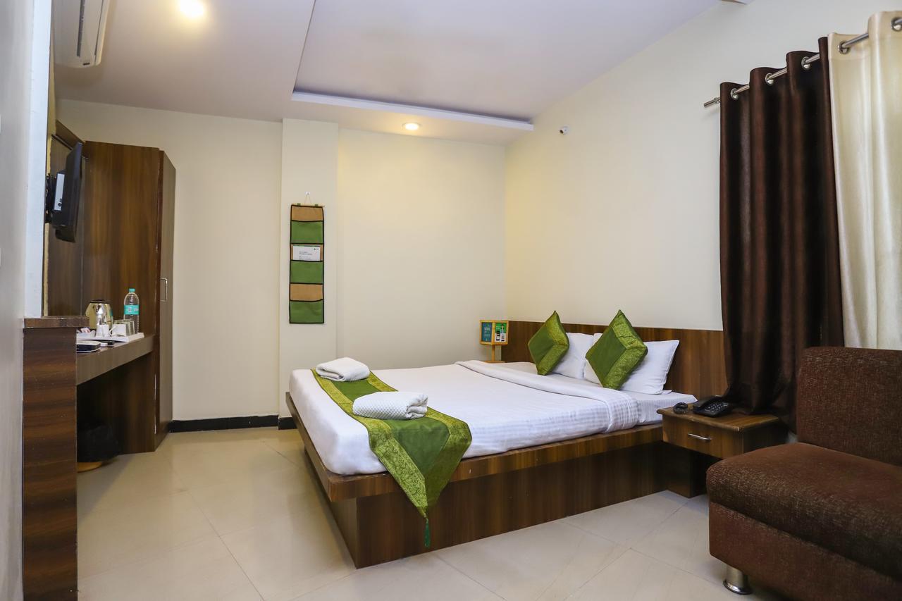 אויאיין Hotel Ashoka Palace מראה חיצוני תמונה